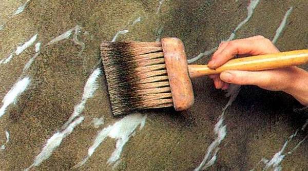 Декоративная покраска стен своими руками: необычные способы нанесения - фото