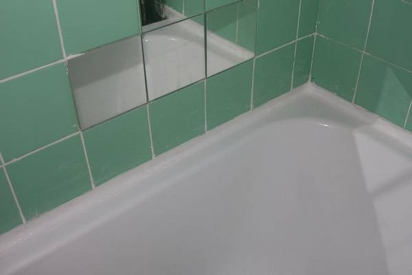 Как герметизировать стык между ванной и стеной: идеи и советы - фото