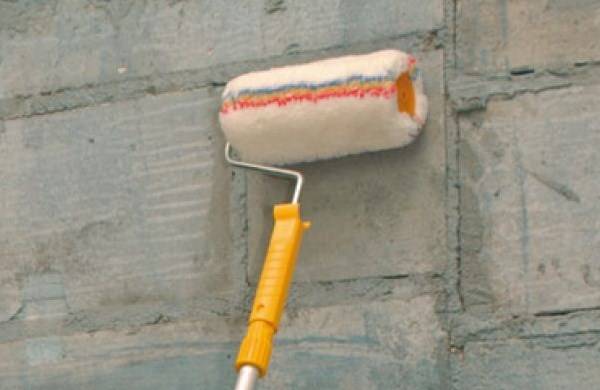 Как грунтовать стены перед нанесением штукатурки: советы на все случаи - фото