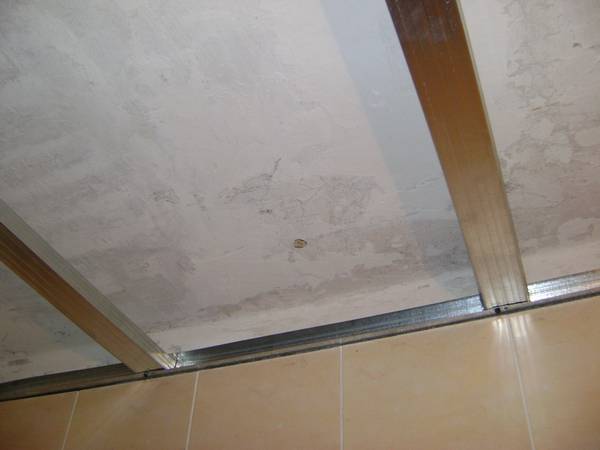 Как смонтировать подвесной потолок в ванной из алюминиего профиля своими ру ... - фото