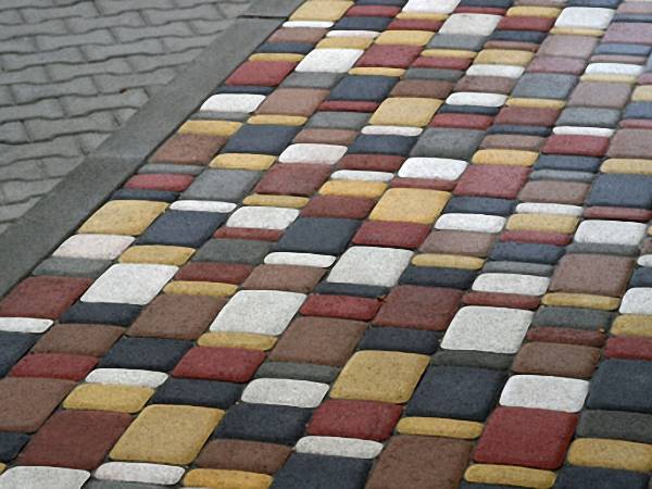 Как уложить тротуарную плитку на бетонное основание - фото