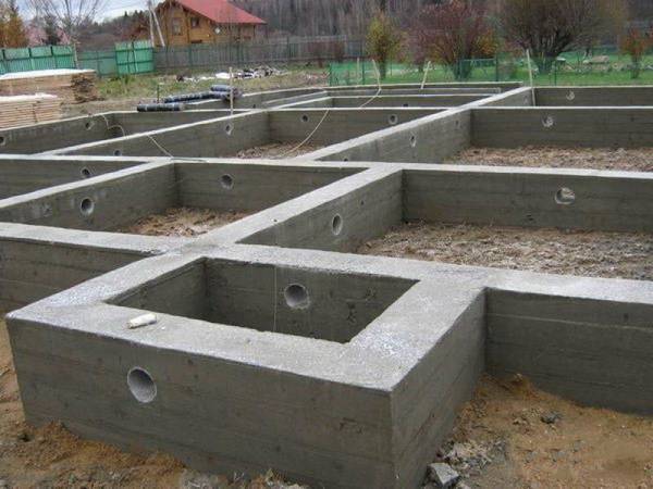 Какая марка бетона нужна для ленточного фундамента: учимся выбирать правиль ... - фото