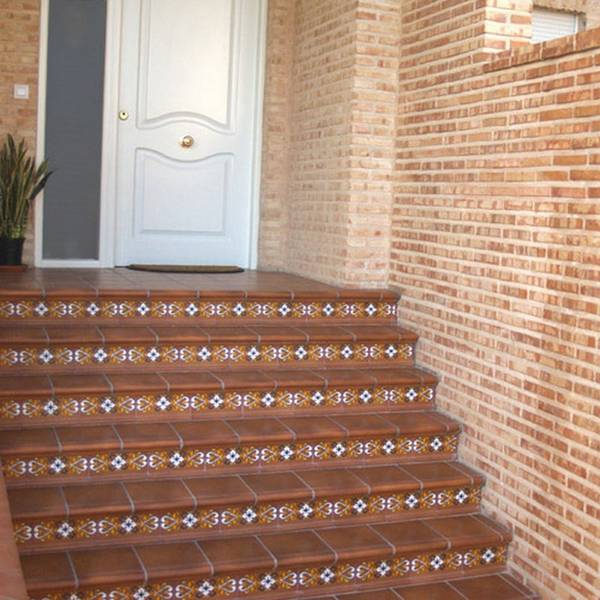Керамическая плитка для ступеней лестницы — правила облицовки с фото