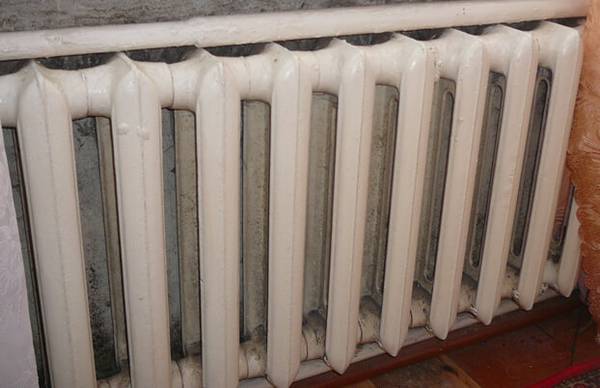 Какая теплоотдача чугунных радиаторов отопления - фото